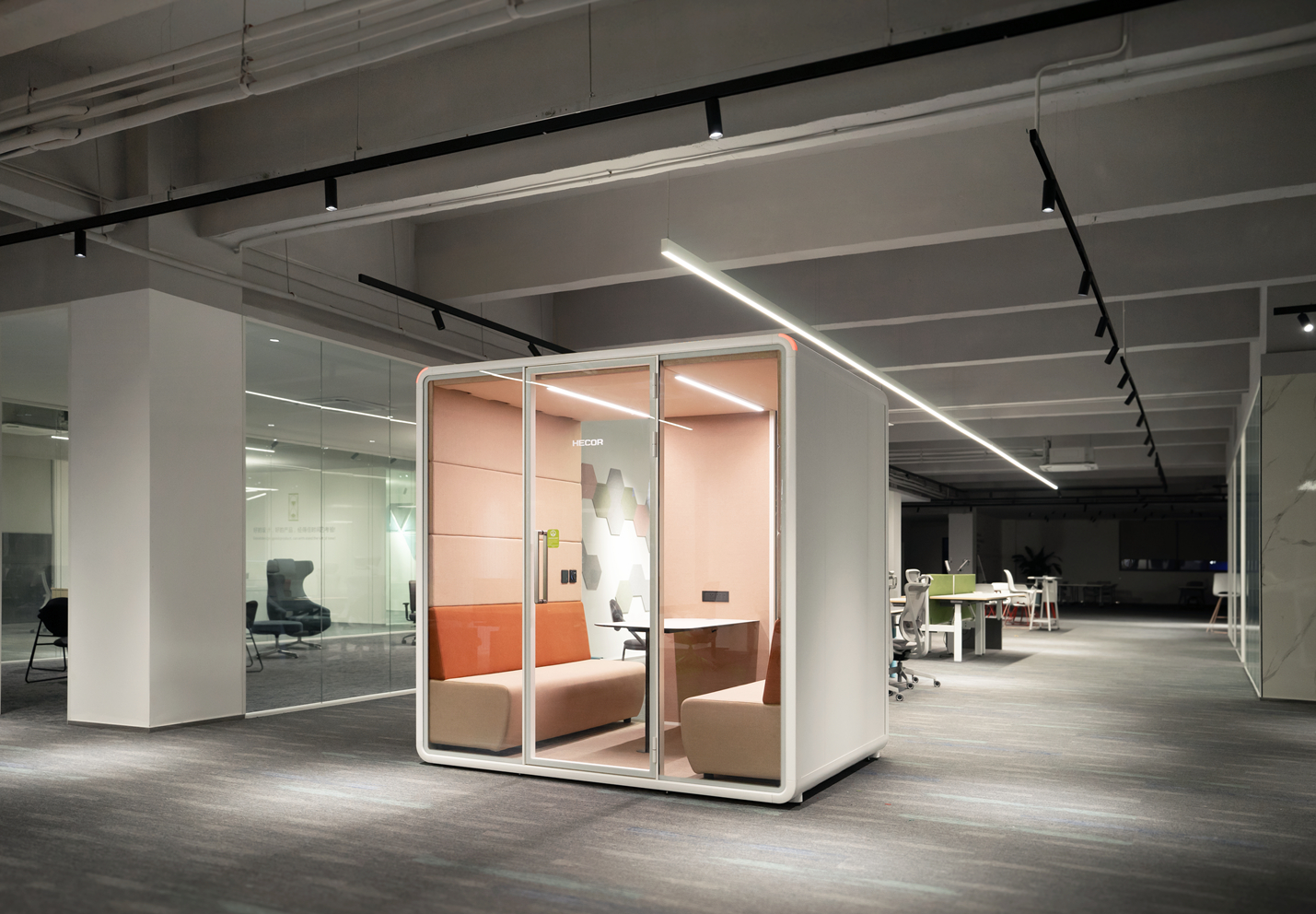 How Office Pods Blend into Office Space Aesthetics